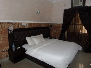 Dilic Hotel Mobushipe Екстериор снимка